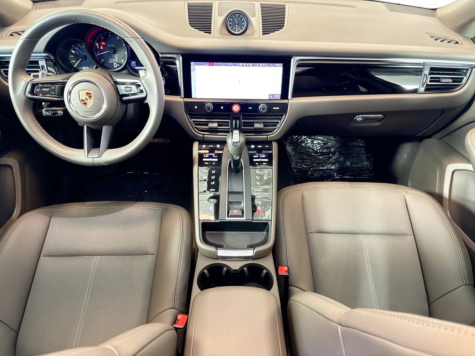 Certified 2025 Porsche Macan image 19