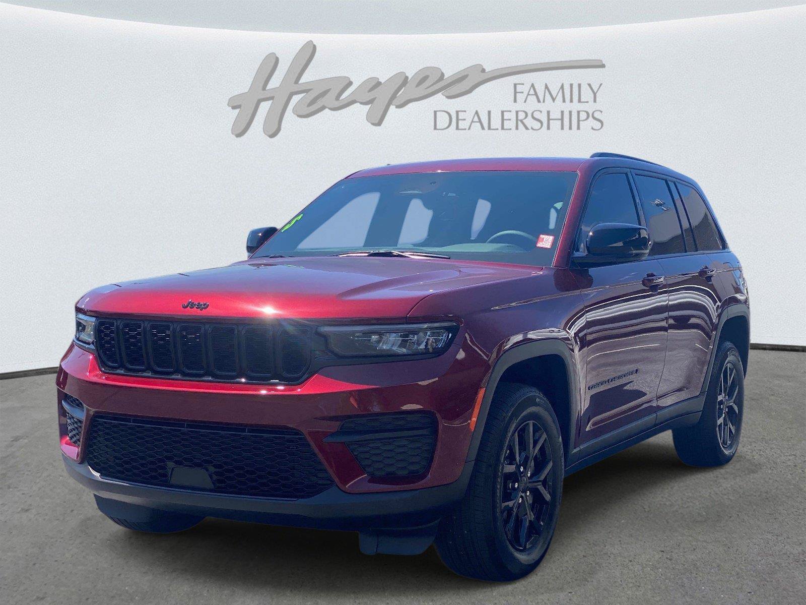 Used 2025 Jeep Grand Cherokee Altitude RWD image 9
