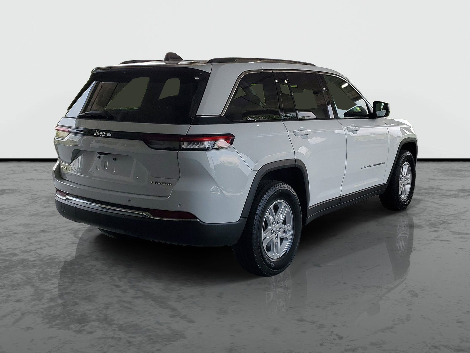 Certified 2023 Jeep Grand Cherokee Laredo w/ Trailer Tow Prep Group (B) AWD/4WD image 2