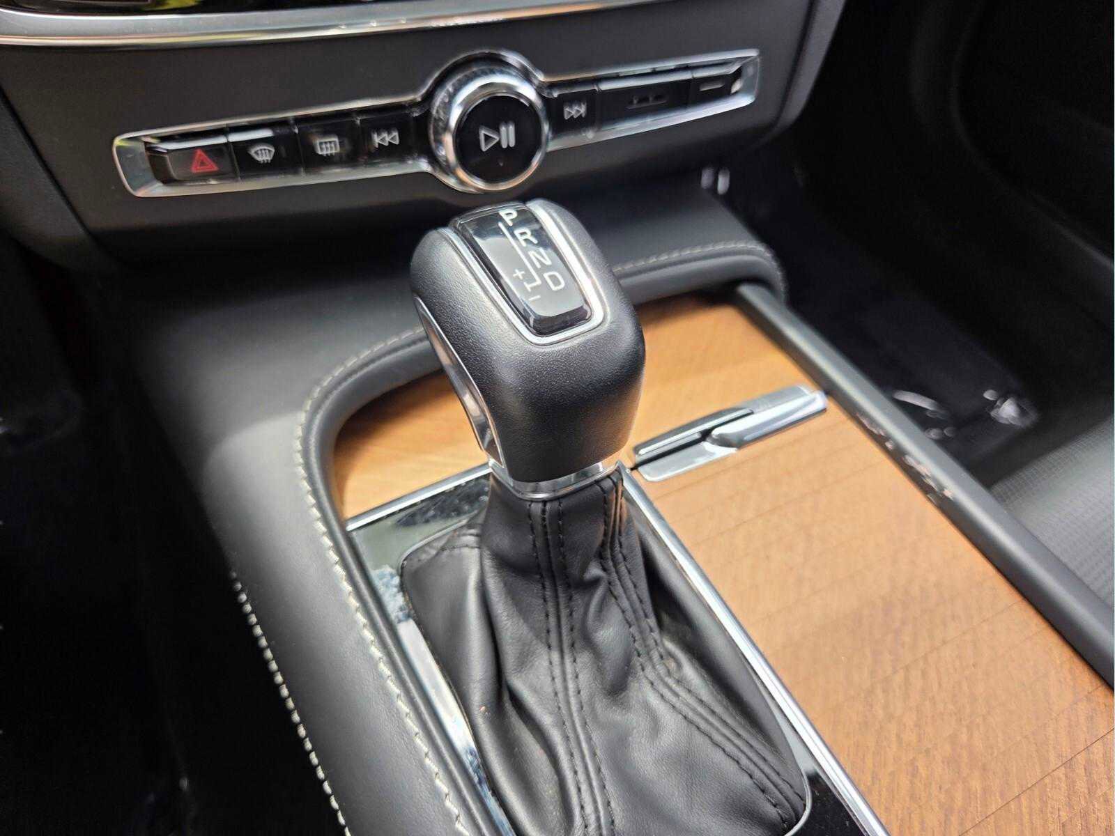 Used 2018 Volvo V90 T5 Inscription image 25