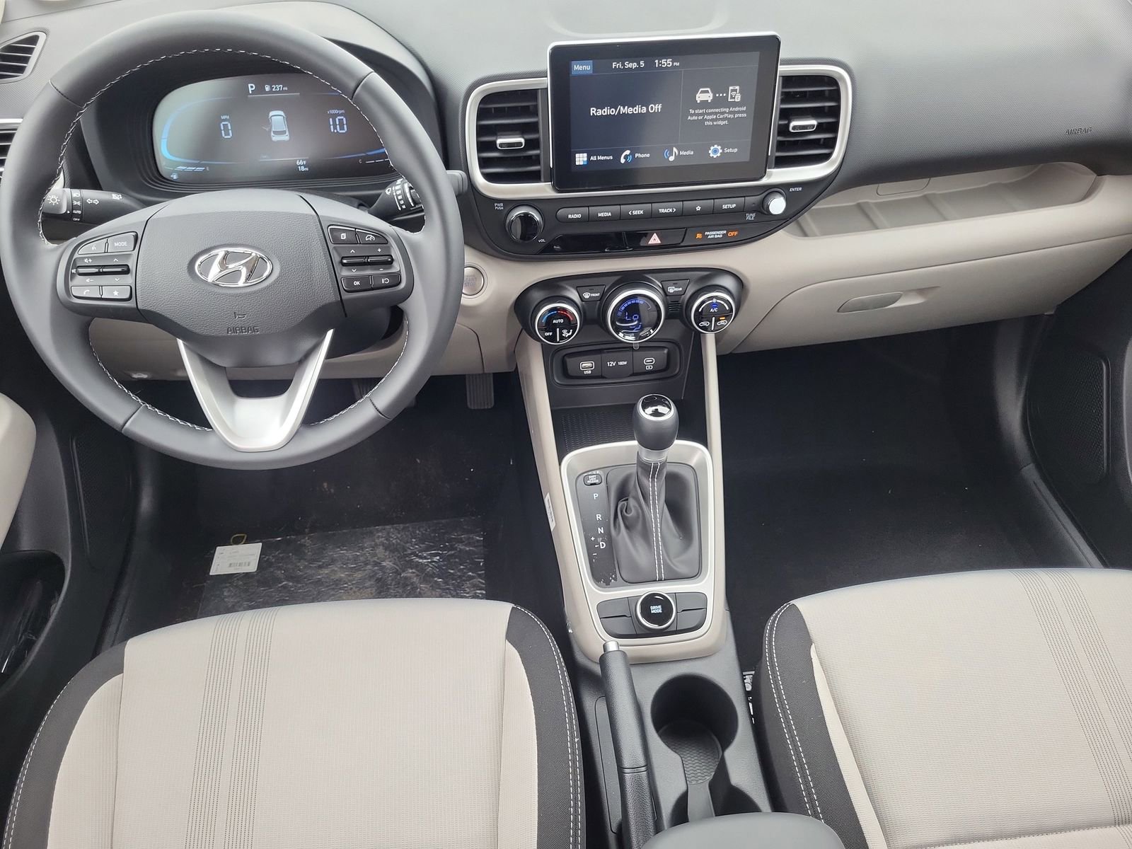 Used 2025 Hyundai Venue SEL image 12