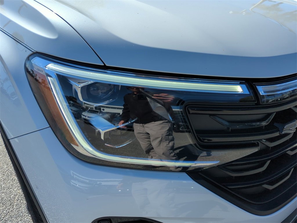 Used 2025 Volkswagen Atlas SEL Premium R-Line image 17