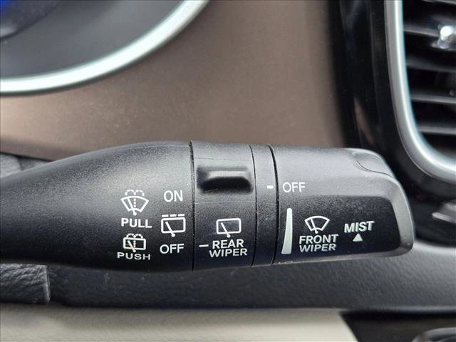 Used 2019 Chrysler Pacifica Touring-L FWD image 14