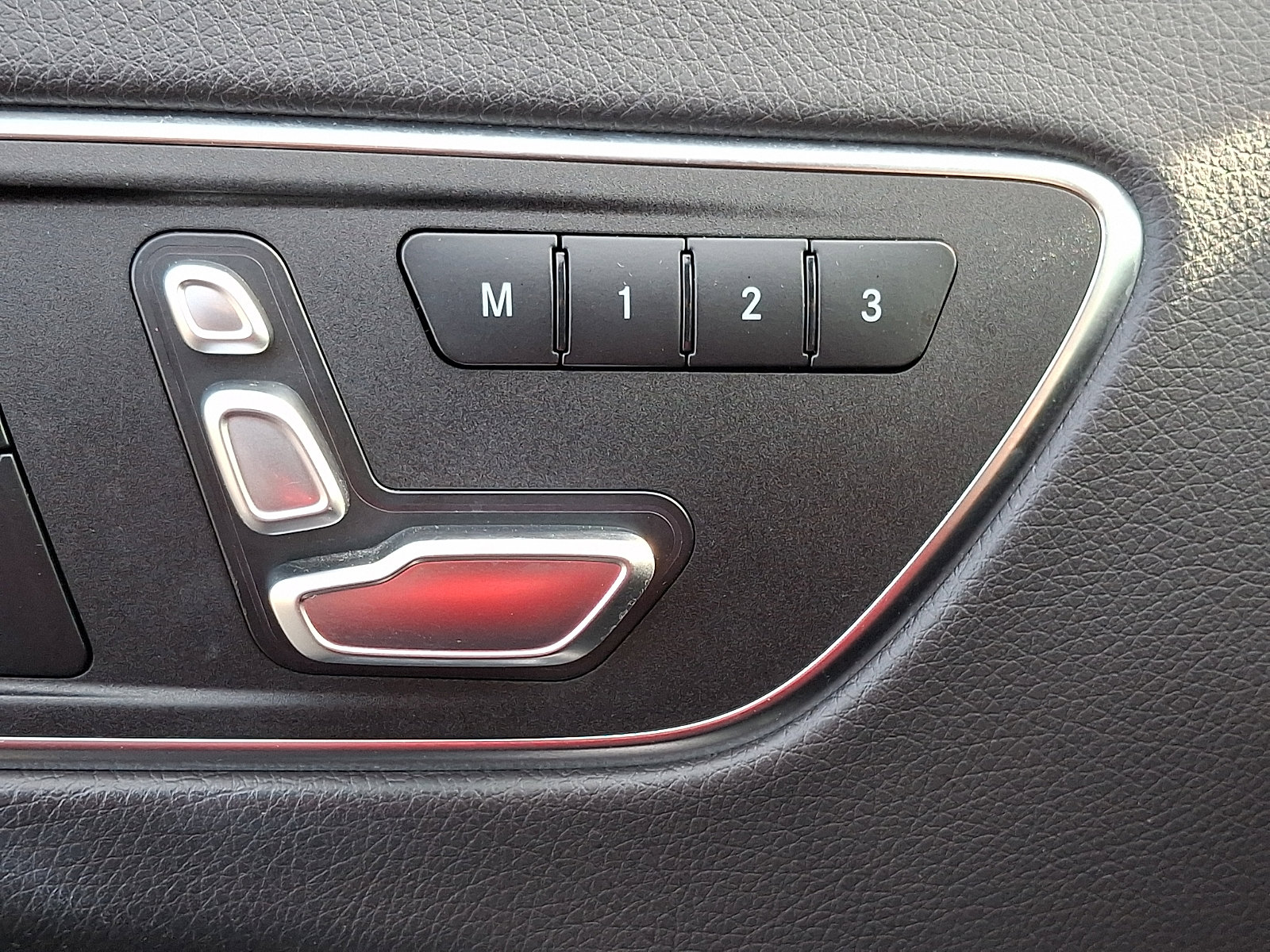 Certified 2019 Mercedes-Benz GLA 250 4MATIC image 29