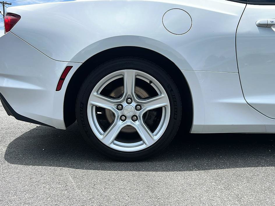 Used 2021 Chevrolet Camaro LT RWD image 23