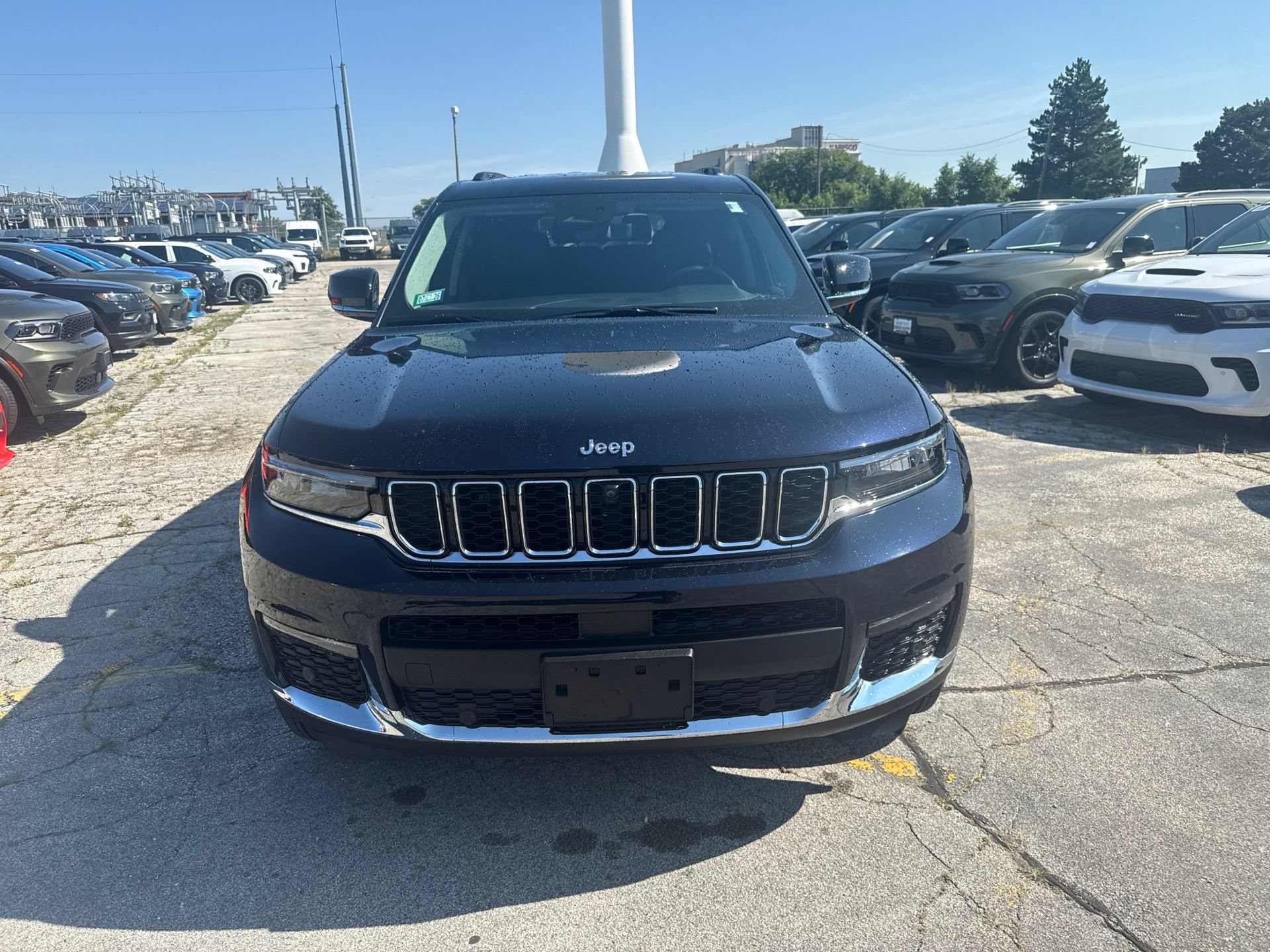 Used 2024 Jeep Grand Cherokee L Limited w/ Luxury Tech Group II AWD/4WD image 2