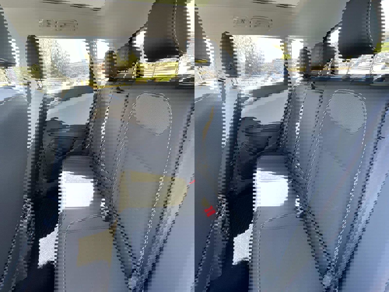 Certified 2025 Volkswagen Taos SE w/ Panoramic Sunroof Package FWD image 12