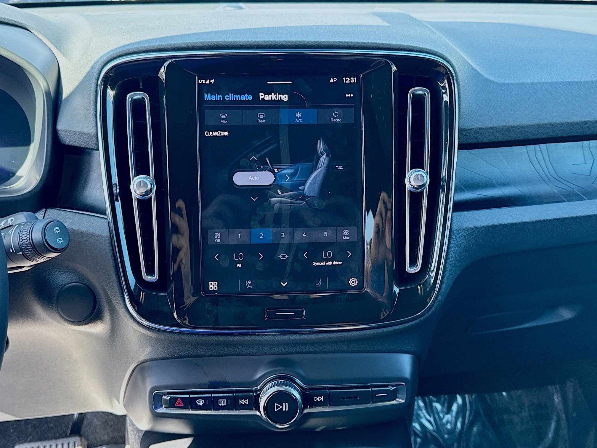 Used 2024 Volvo XC40 Recharge Plus w/ Protection Package Premier image 10