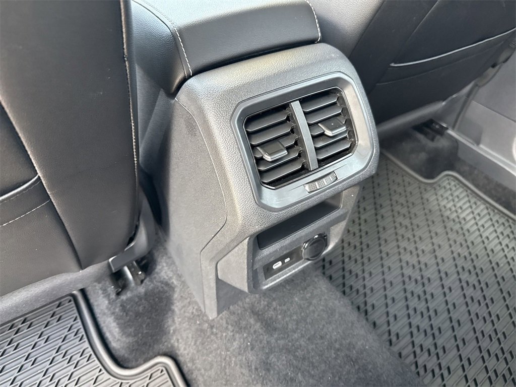 Used 2024 Volkswagen Tiguan SE image 26