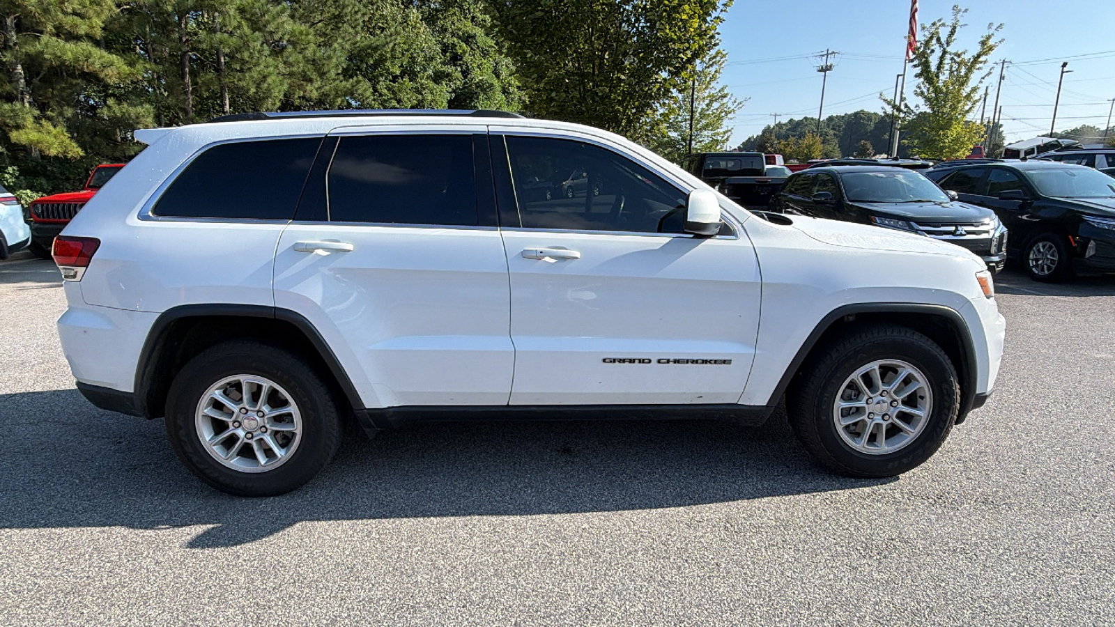 Used 2020 Jeep Grand Cherokee Laredo RWD image 7