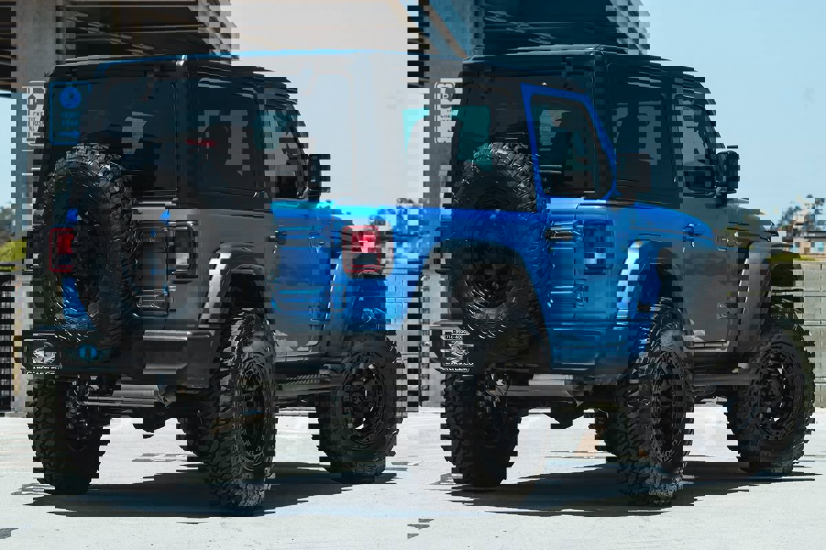 Used 2023 Jeep Wrangler Sport S image 5