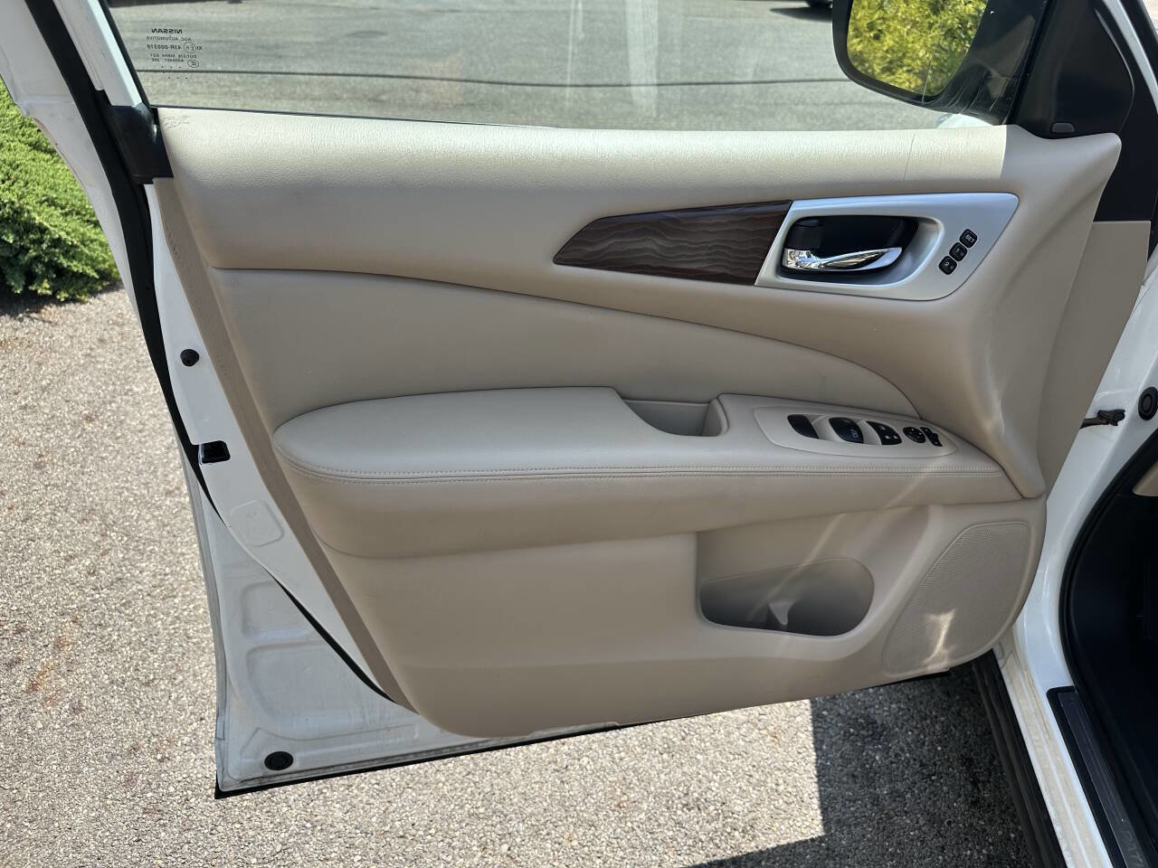 Used 2018 Nissan Pathfinder Platinum image 19