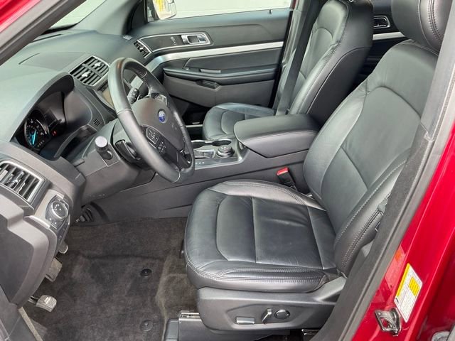 Used 2017 Ford Explorer XLT w/ Equipment Group 202A image 13