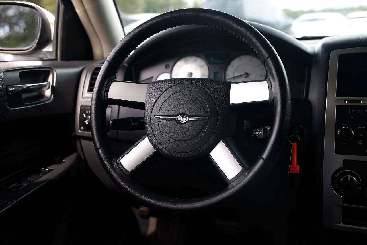 Used 2010 Chrysler 300 Touring RWD image 25