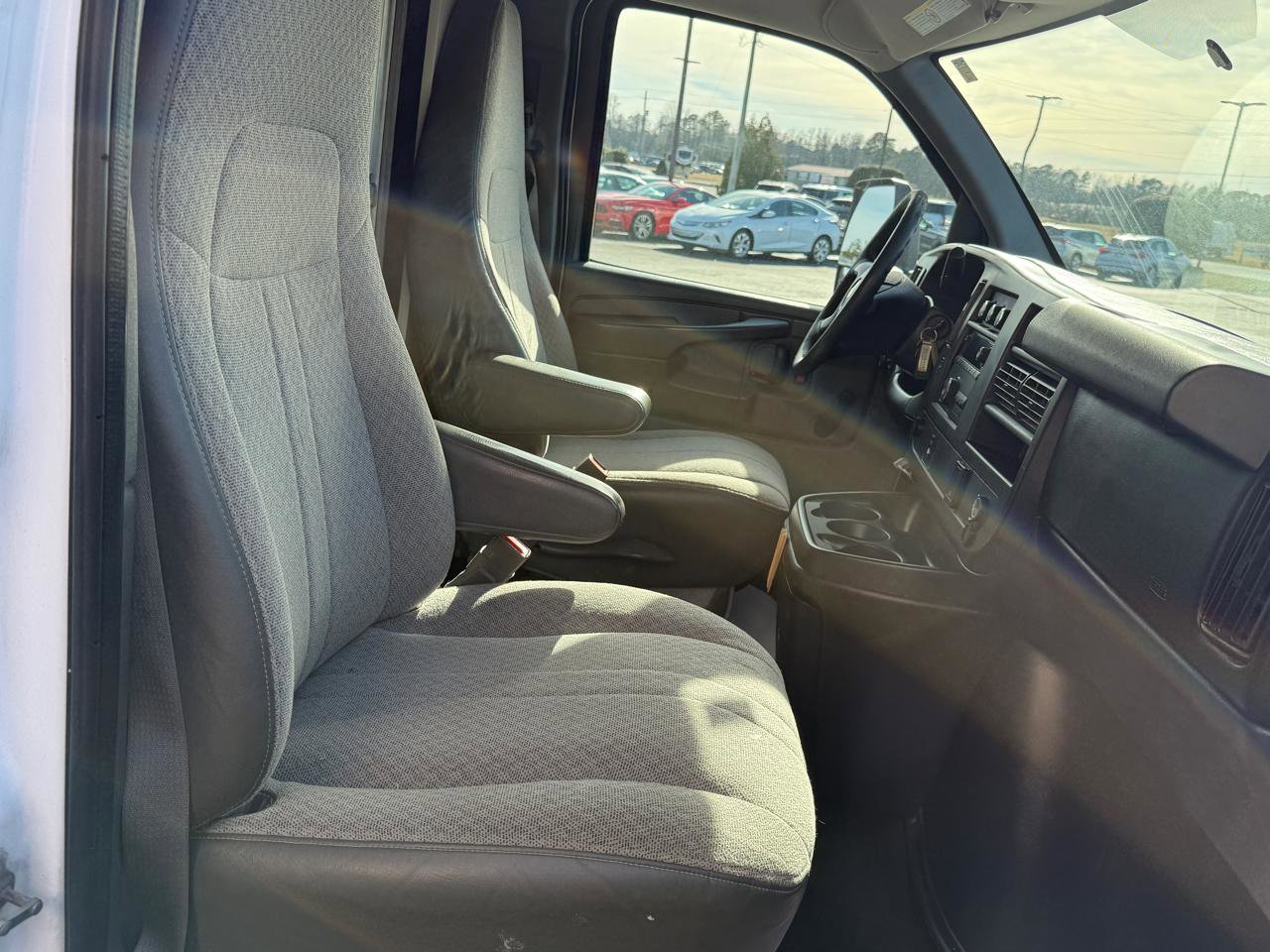 Used 2015 Chevrolet Express 3500 Extended image 10