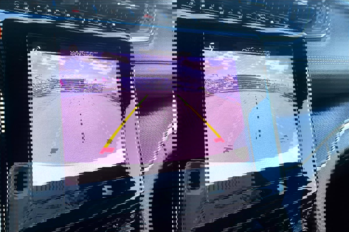 Used 2024 Jeep Grand Cherokee L Laredo image 17