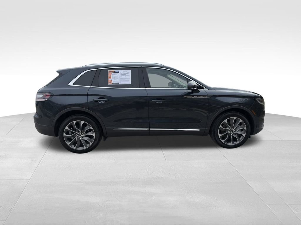 Used 2023 Lincoln Nautilus Reserve w/ Equipment Group 201A image 4