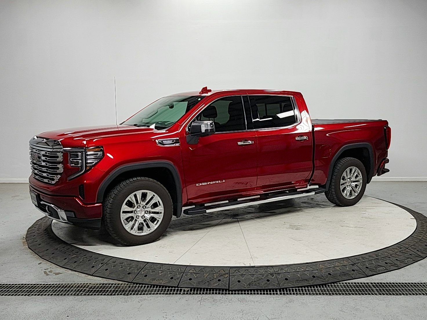 Used 2023 GMC Sierra 1500 Denali AWD/4WD image 3