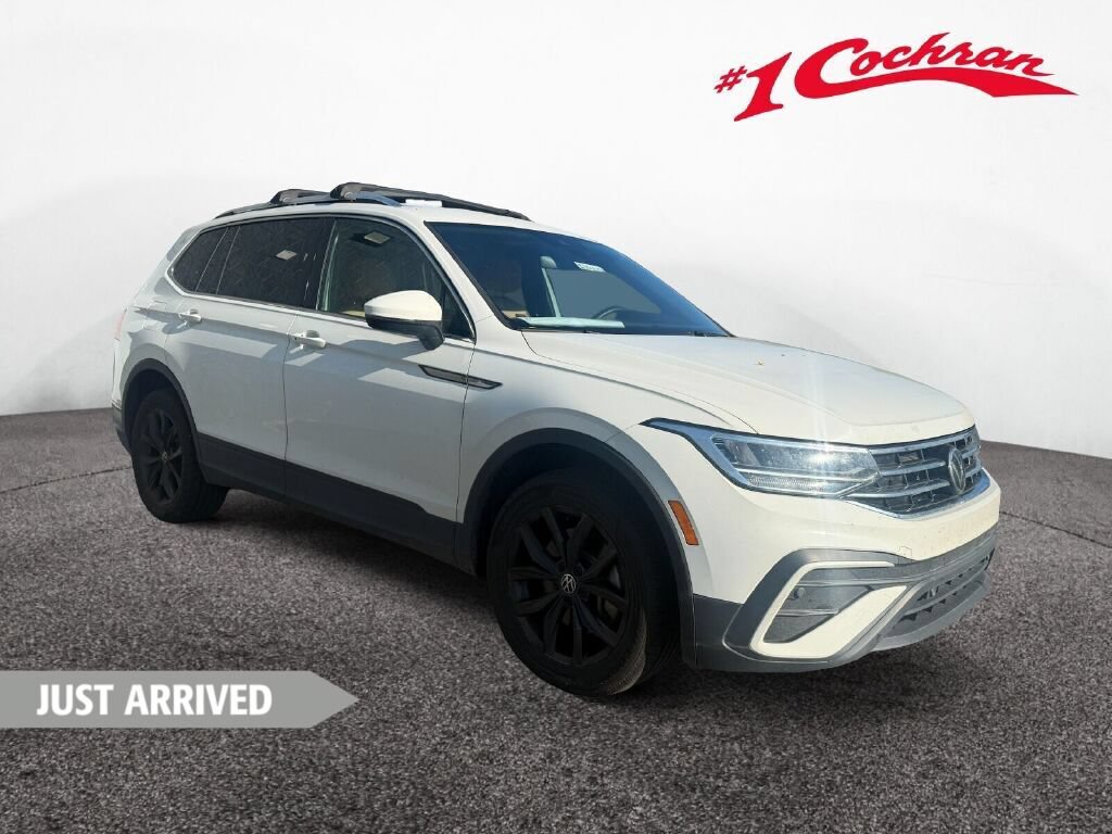Used 2024 Volkswagen Tiguan SE FWD image 1