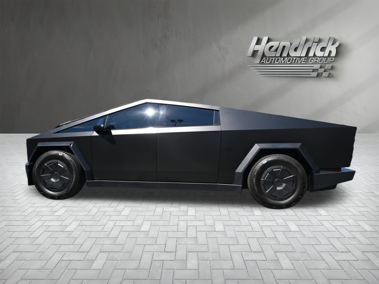 Used 2024 Tesla Cybertruck AWD Crew Cab image 8