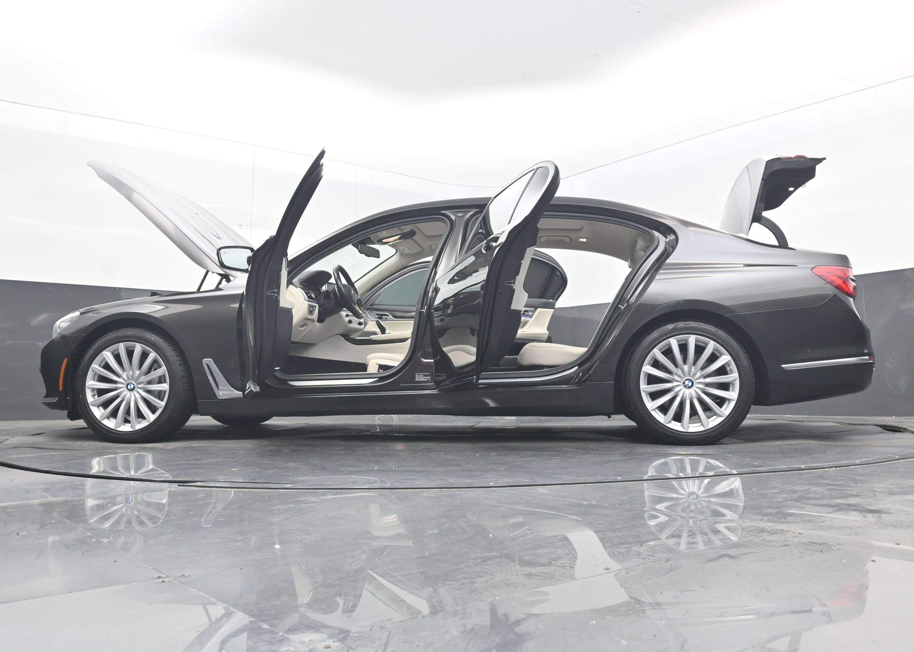 Used 2017 BMW 740i xDrive AWD/4WD image 42