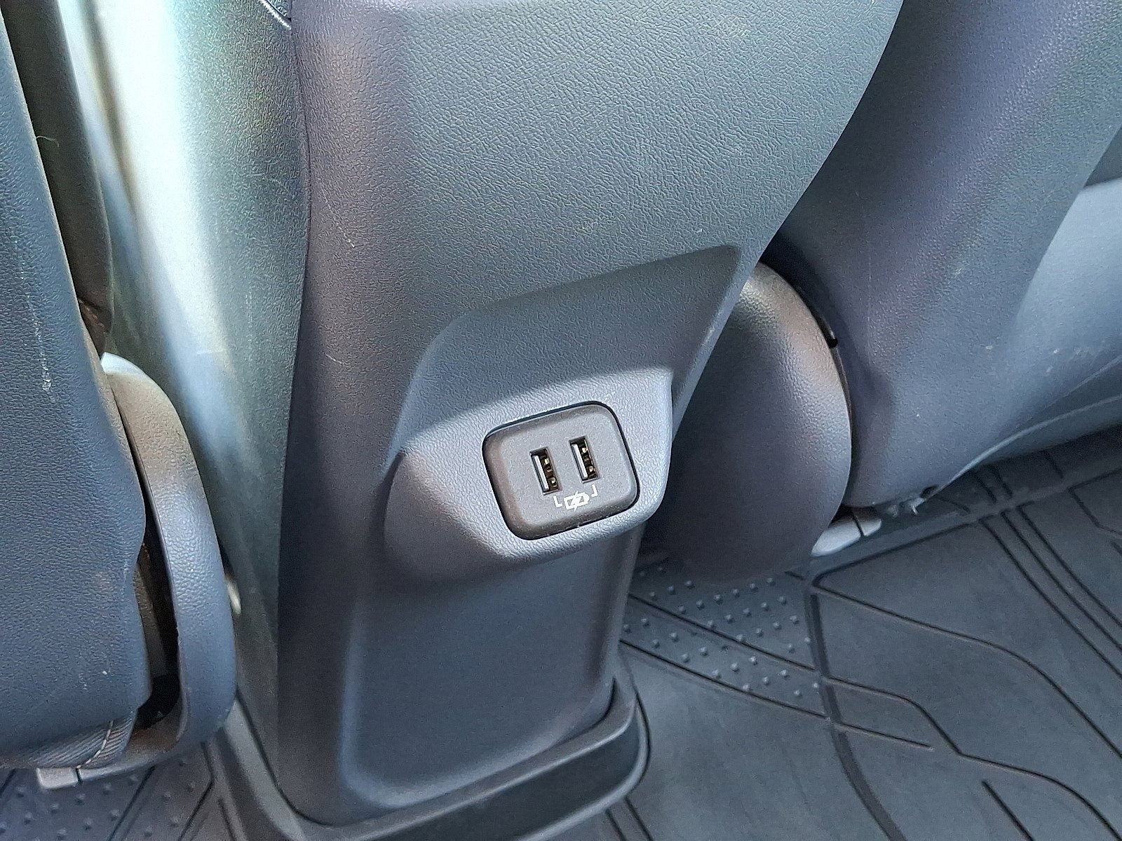 Used 2020 Chevrolet Bolt Premier w/ Infotainment Package FWD image 12