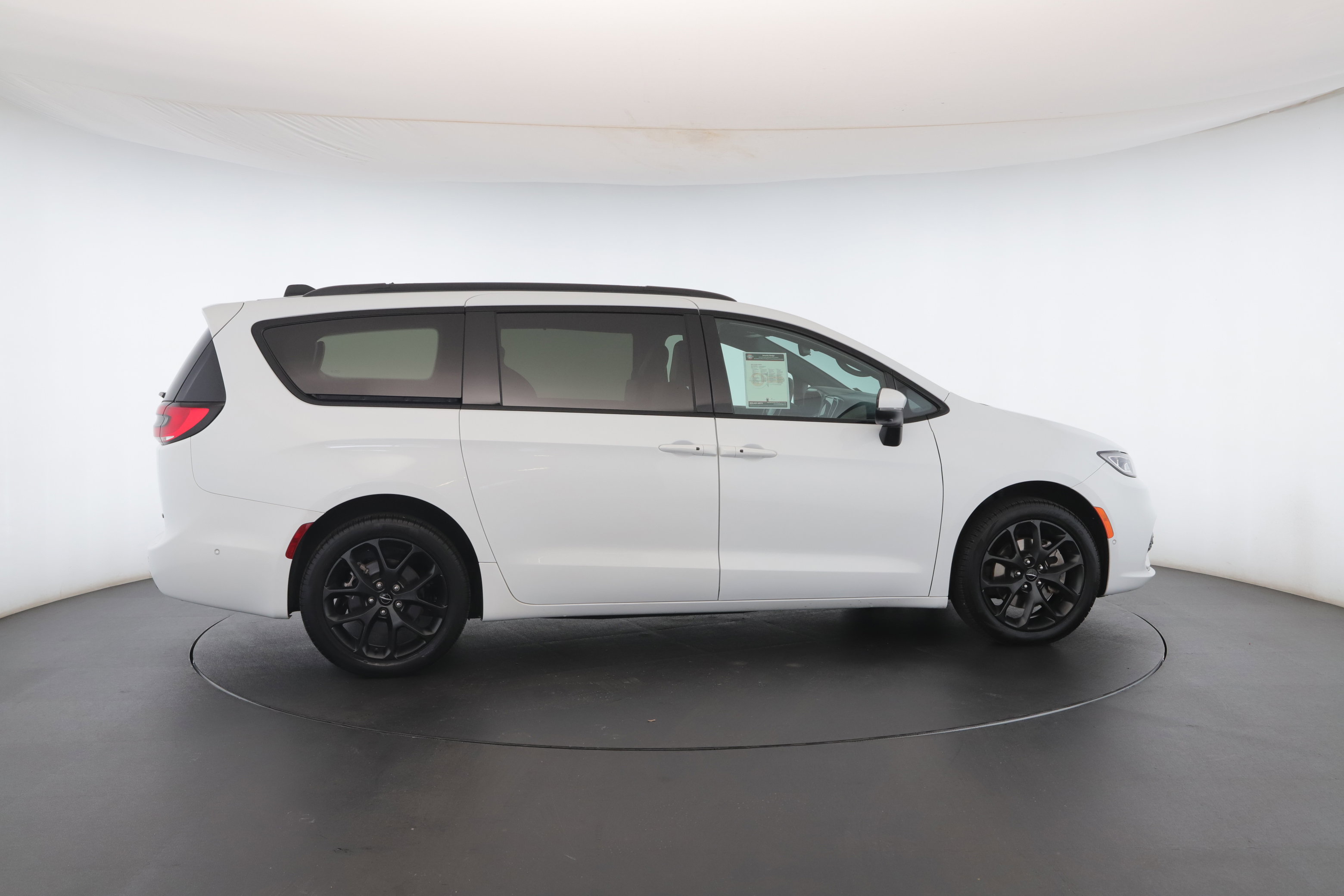 Used 2023 Chrysler Pacifica Touring-L w/ S Appearance Package image 28