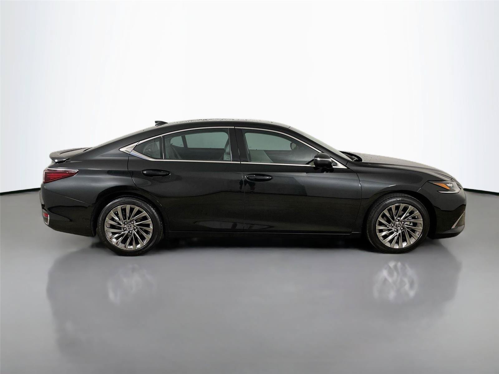 Used 2024 Lexus ES 300h Ultra Luxury w/ Accessory Package (Z1) FWD image 18