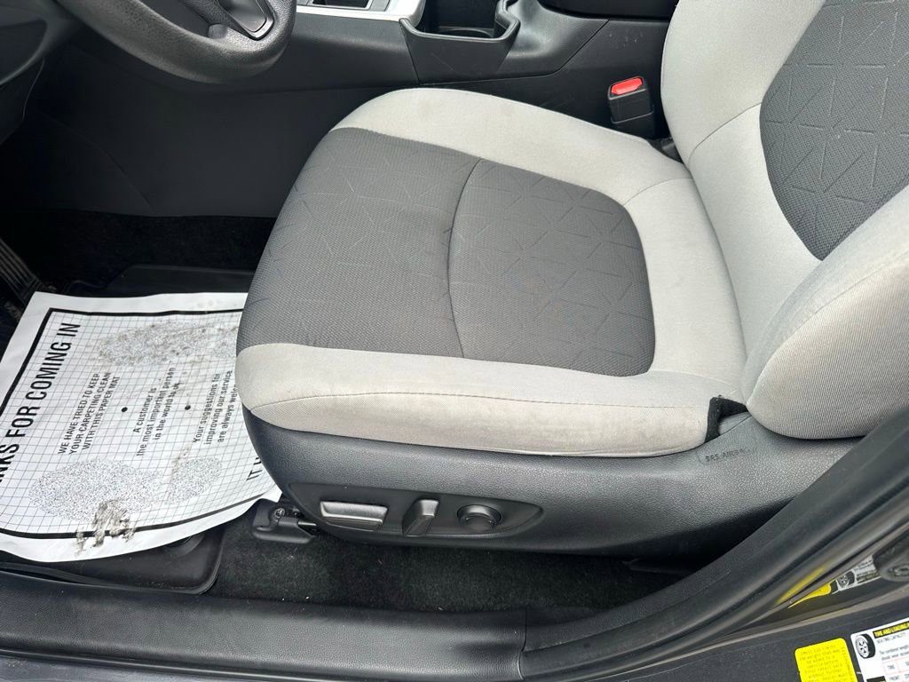 Used 2022 Toyota RAV4 XLE w/ Convenience Package image 26