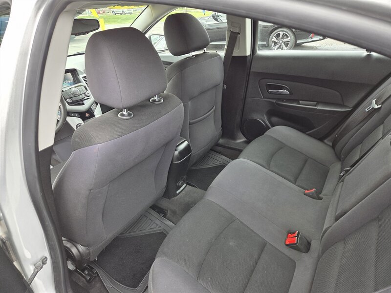 Used 2014 Chevrolet Cruze LT w/ Technology Package FWD image 11