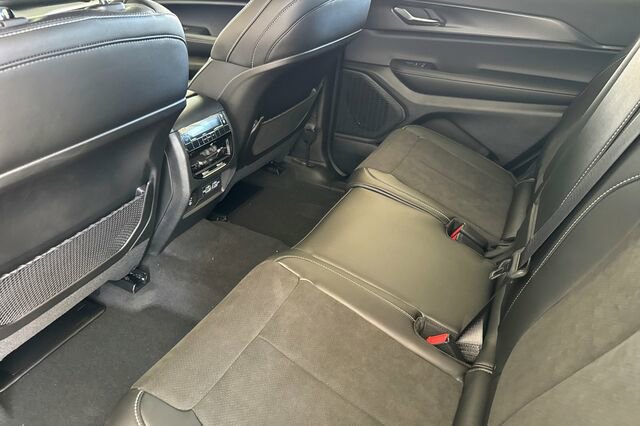 New 2025 Jeep Grand Cherokee L Laredo image 9