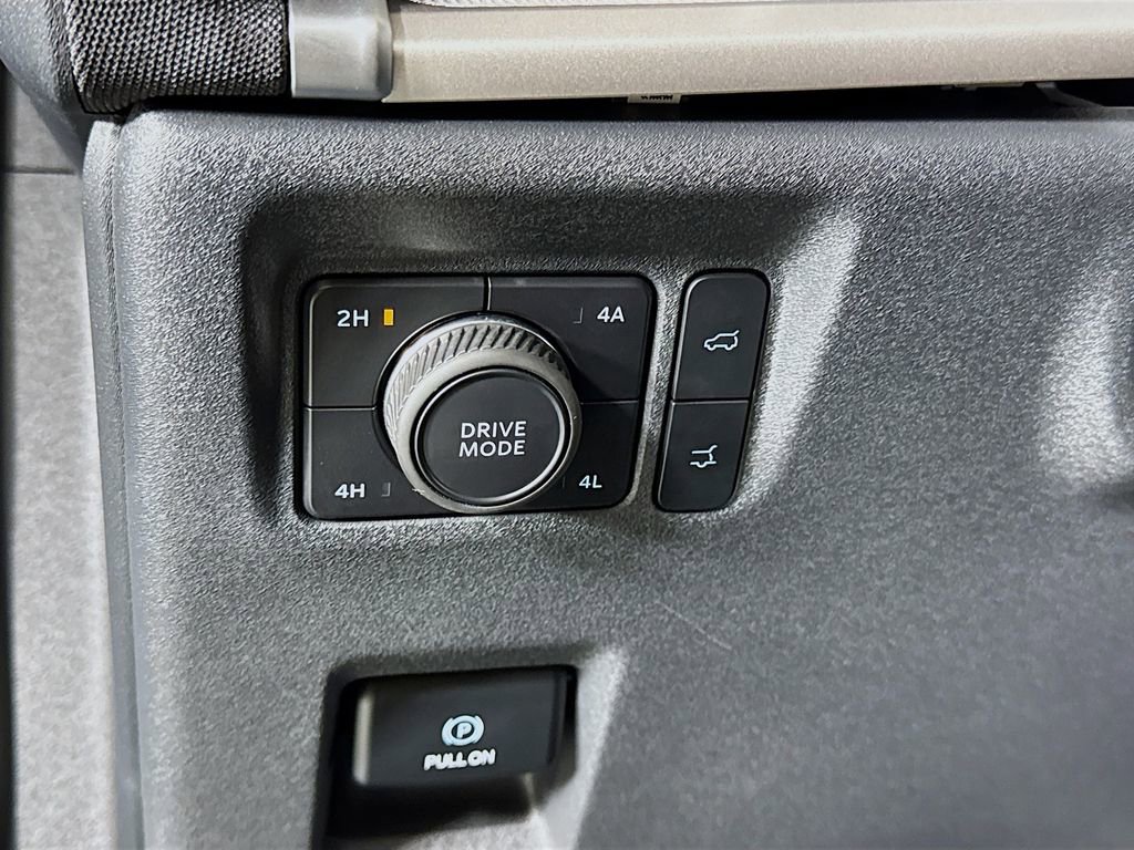 Used 2025 Ford Expedition Active image 17