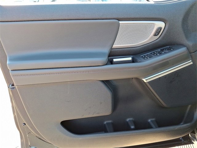 Used 2025 Ford Expedition Active image 12