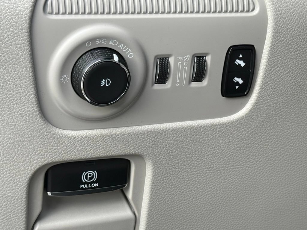 Used 2023 Jeep Grand Wagoneer 4WD image 37