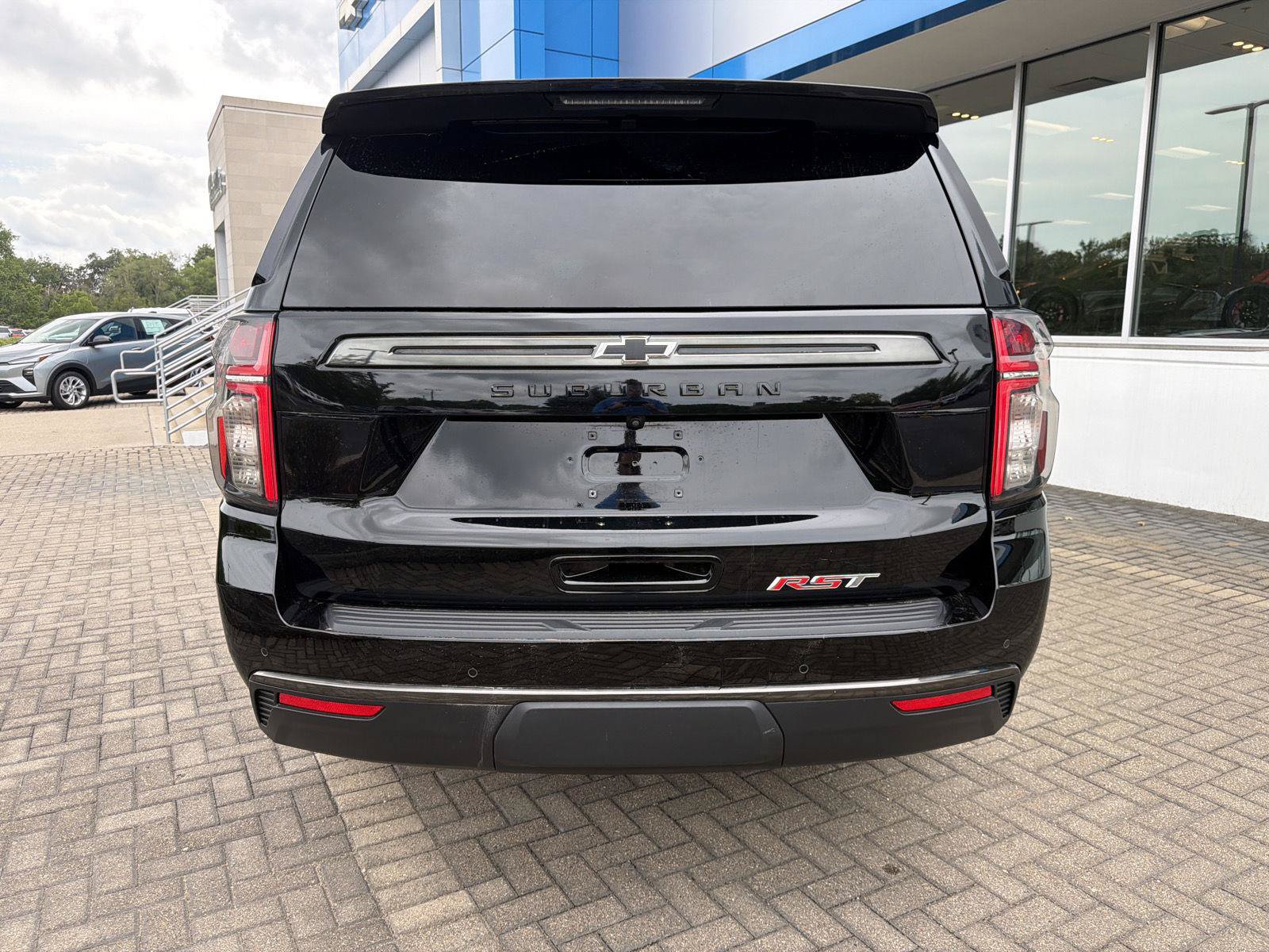 Used 2022 Chevrolet Suburban RST w/ Luxury Package AWD/4WD image 4