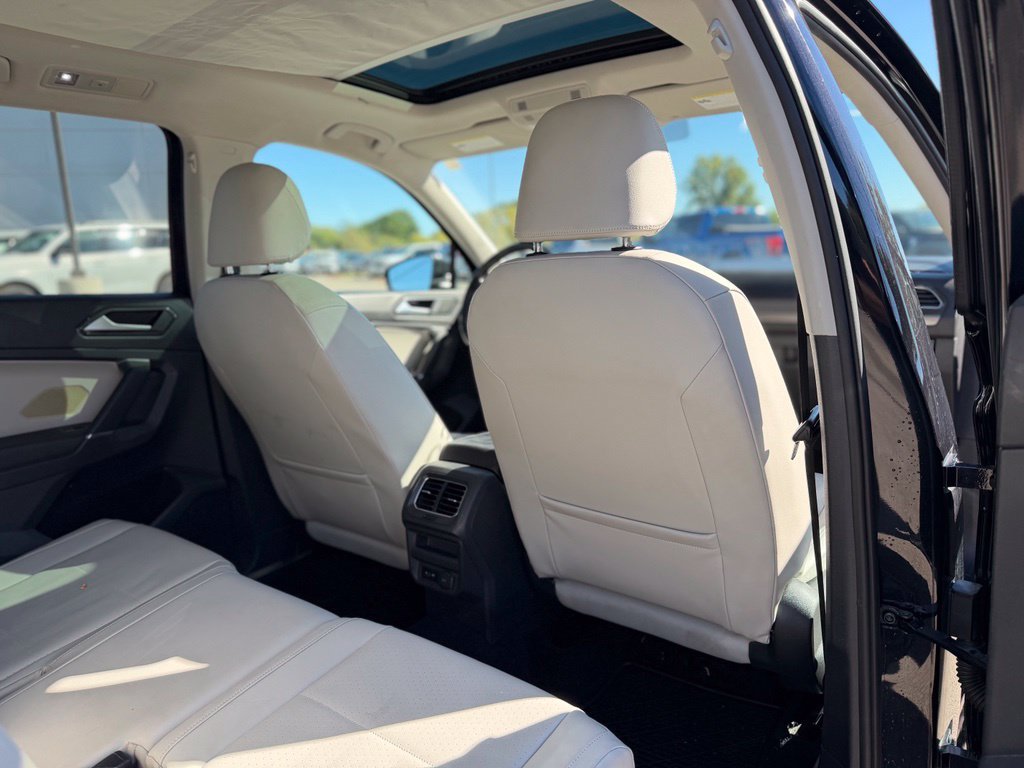 Used 2018 Volkswagen Tiguan SE w/ Panoramic Sunroof Package AWD/4WD image 11