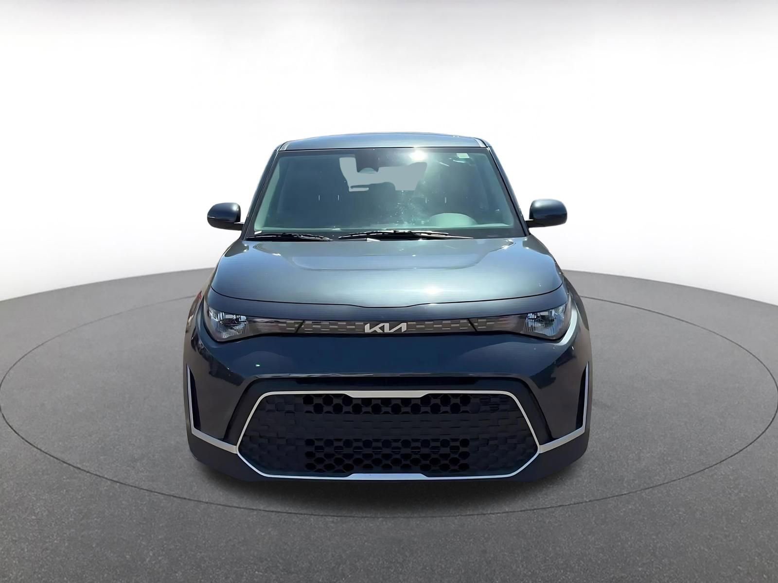 Used 2025 Kia Soul LX w/ LX Technology Package FWD image 4