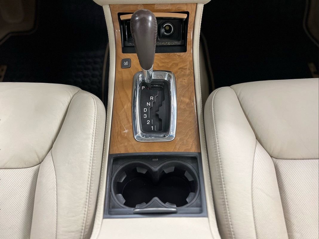 Used 2011 Cadillac DTS Platinum image 33