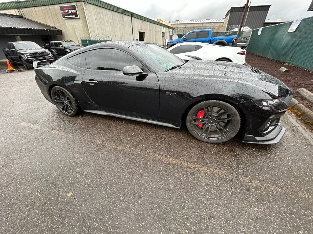 Used 2024 Ford Mustang GT w/ GT Performance Package RWD image 6