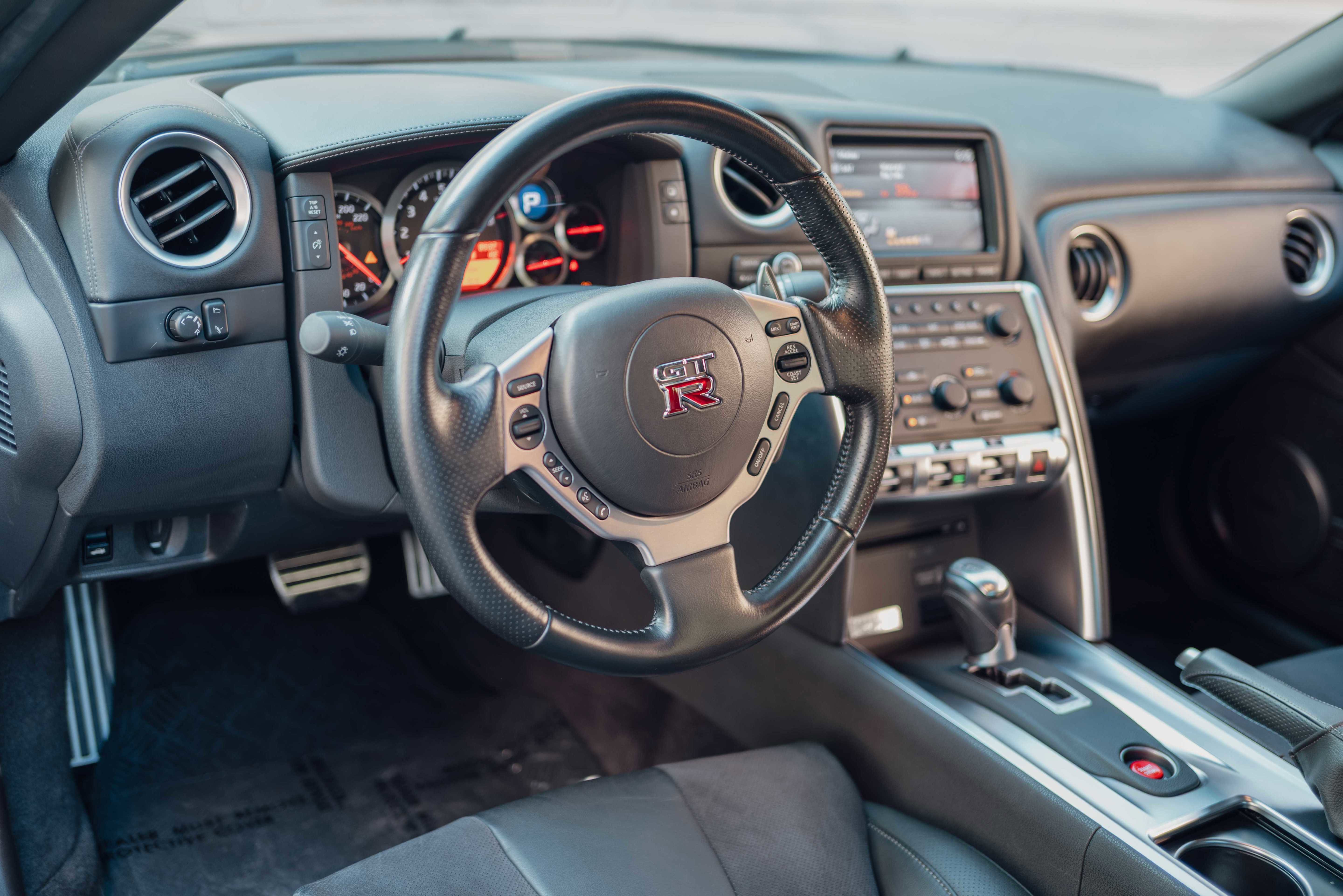 Used 2010 Nissan GT-R Premium AWD/4WD image 12