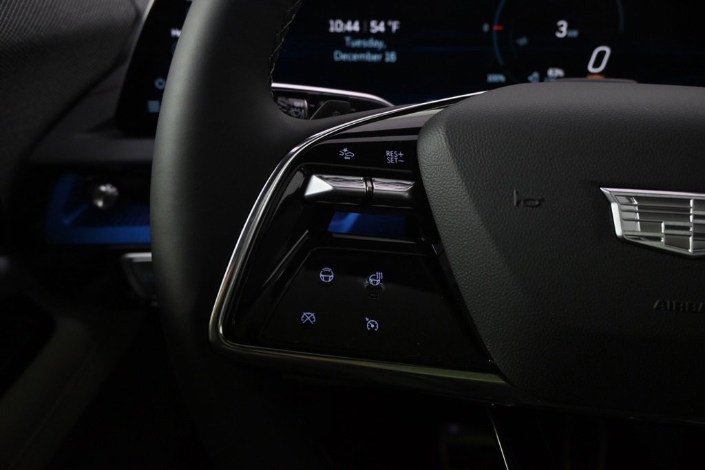 New 2026 Cadillac Optiq Luxury 2 image 35