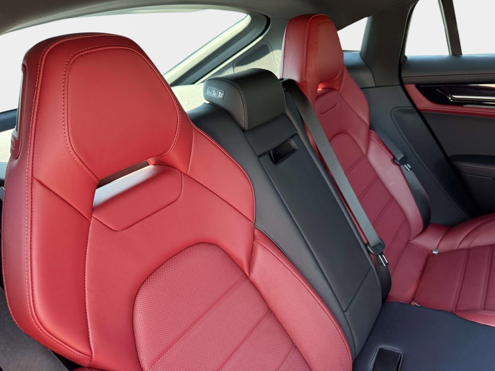 Used 2024 Porsche Panamera image 28