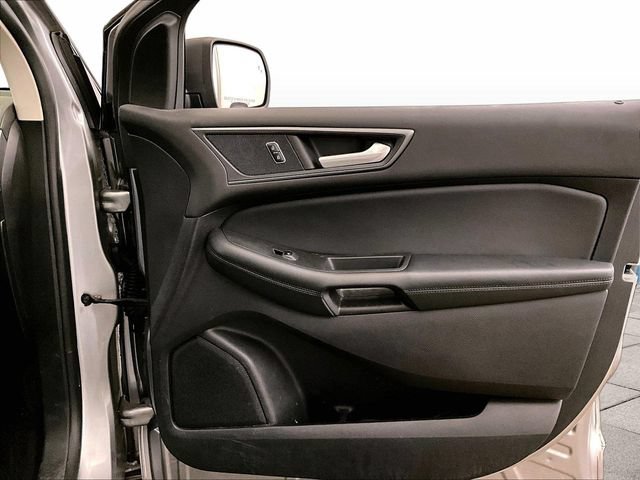 Used 2020 Ford Edge SE FWD image 23