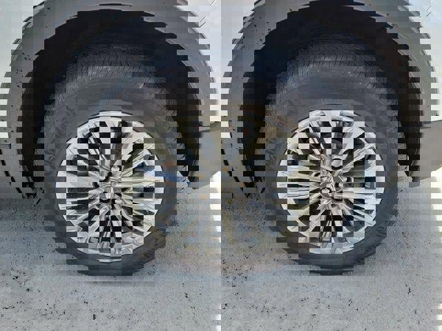 Certified 2024 Cadillac XT4 Premium Luxury image 8