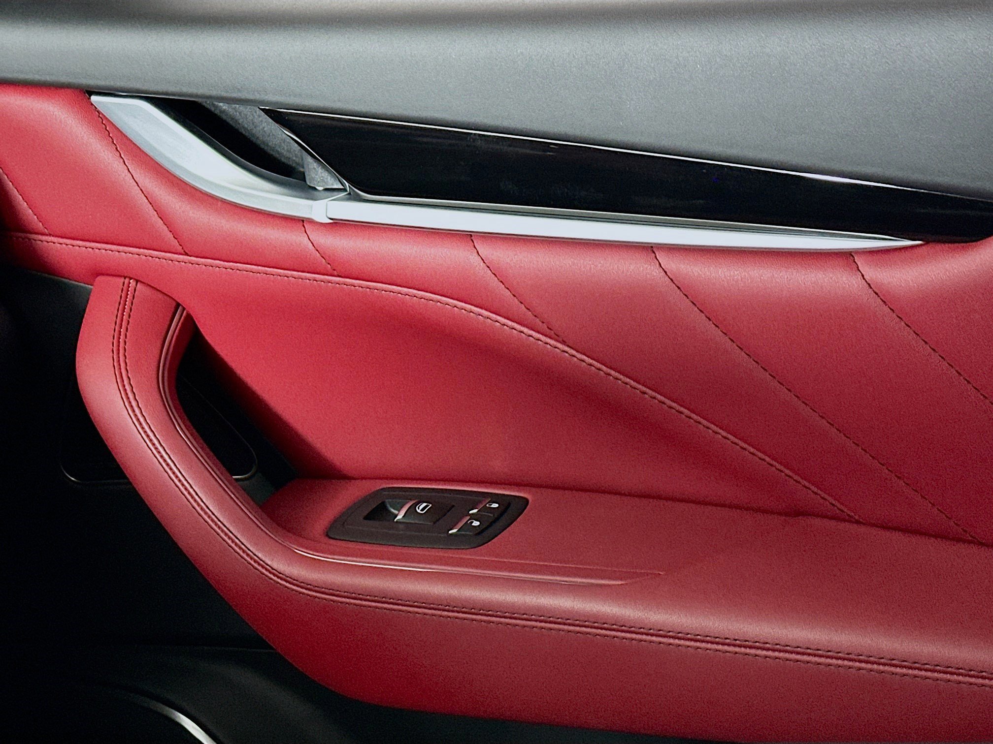 Used 2023 Maserati Levante Modena image 16