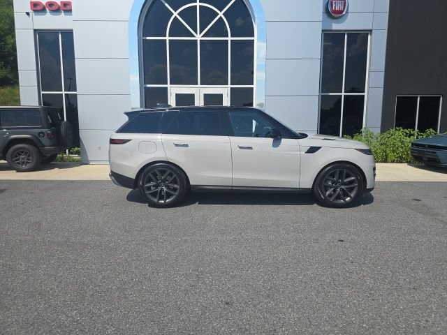 Used 2024 Land Rover Range Rover Sport SE AWD/4WD image 7
