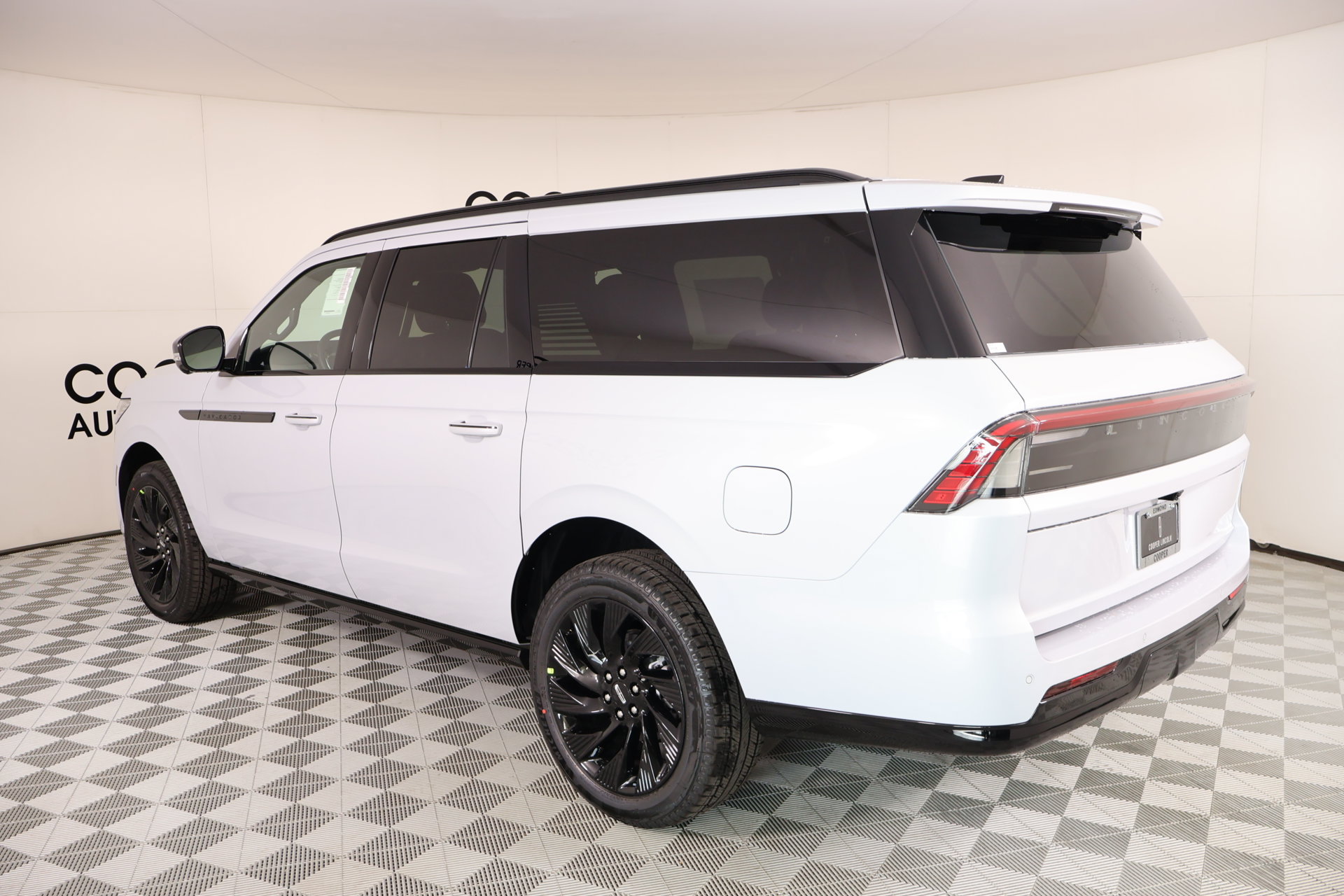 New 2026 Lincoln Navigator L Reserve w/ Jet Appearance Package AWD/4WD image 24