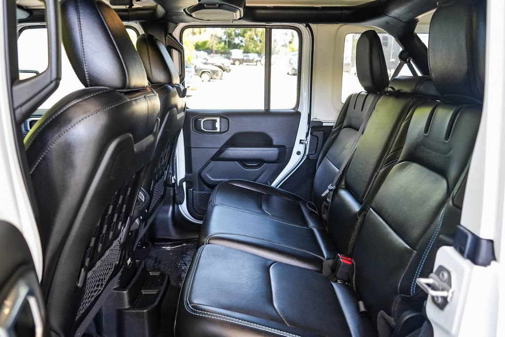 Used 2022 Jeep Wrangler Unlimited Rubicon 4xe w/ Cold Weather Group AWD/4WD image 17