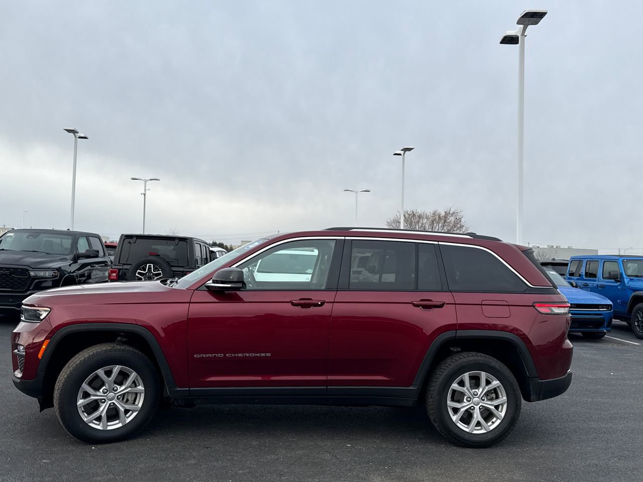 Used 2023 Jeep Grand Cherokee Limited image 6