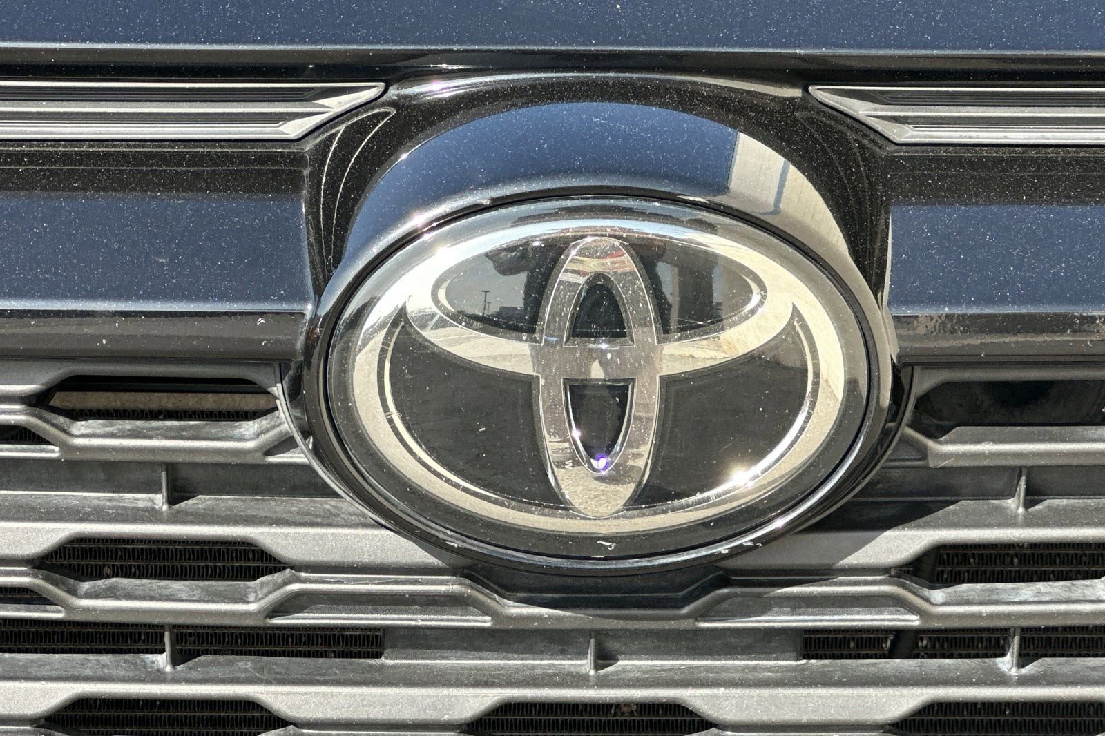 Used 2023 Toyota RAV4 XLE image 38